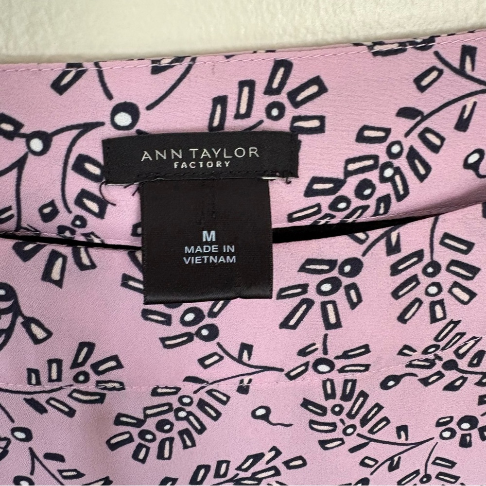 Ann Taylor Lavender Patterned Blouse - Picture 10 of 11